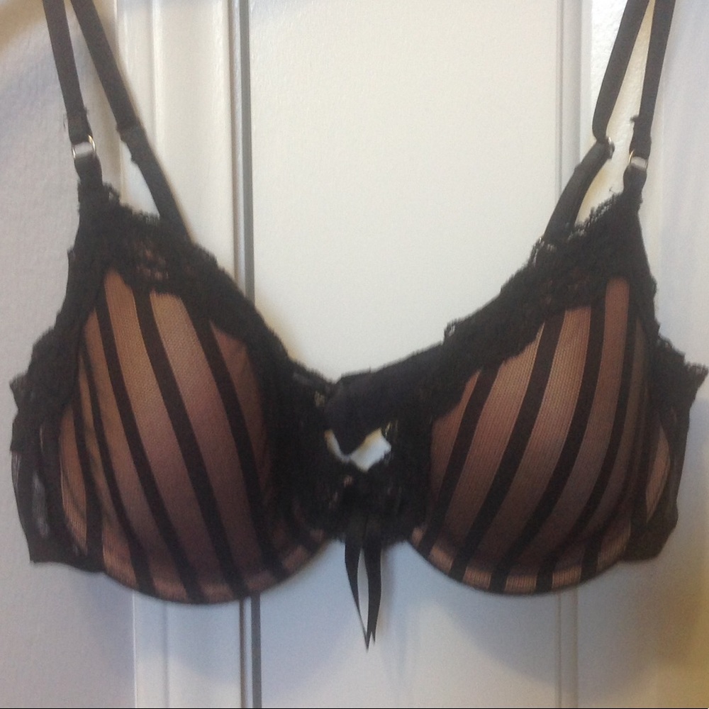 Elle Macpherson bra